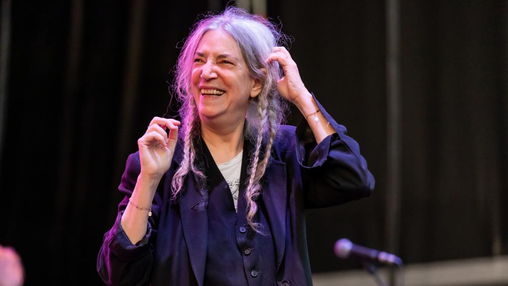 Patti Smith, toda una vida dedicada a la música y también a la poesía.