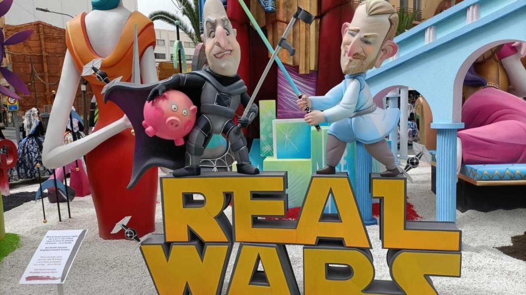 La batalla real en la Hoguera de Alicante con una mayor presencia política entre sus ninots.