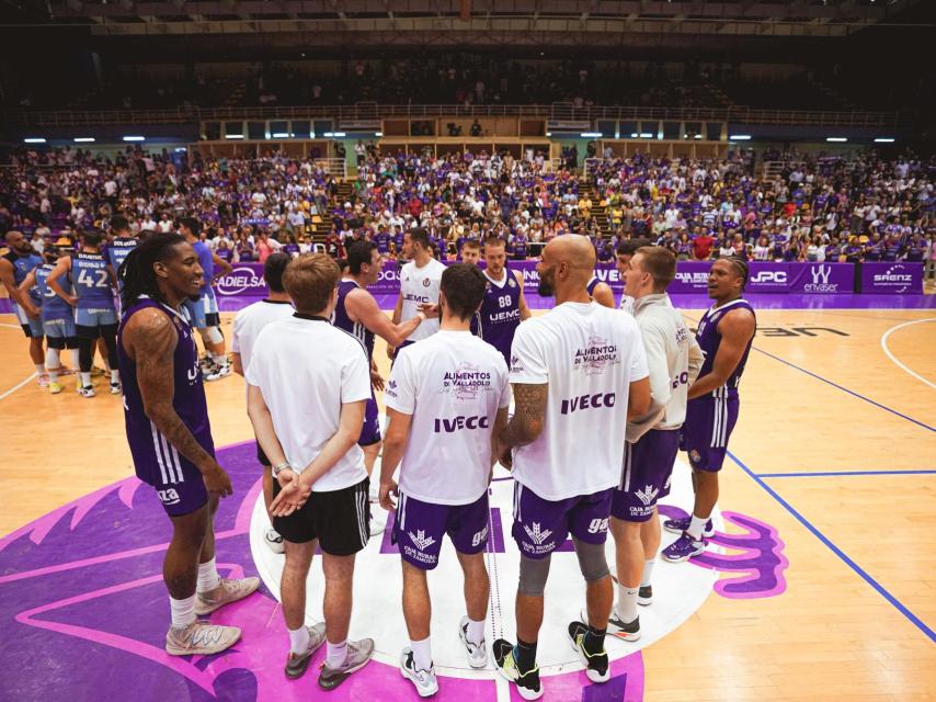 El Real Valladolid Baloncesto durante su encuentro con Movistar Estudiantes en el playoff de ascenso.