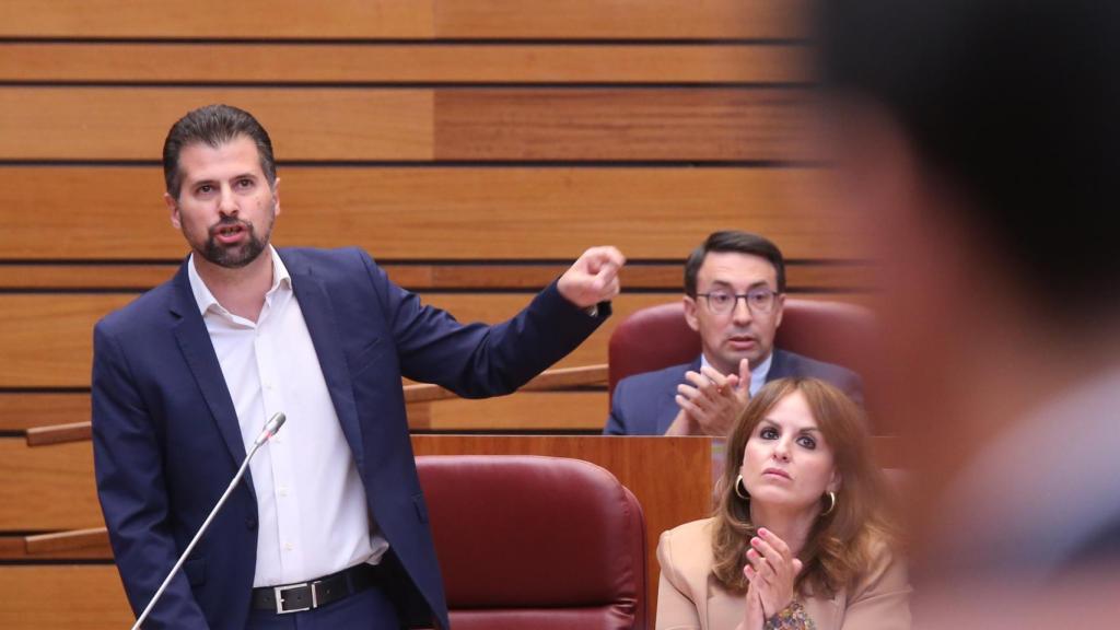 Tudanca durante su pregunta oral a Mañueco en las Cortes