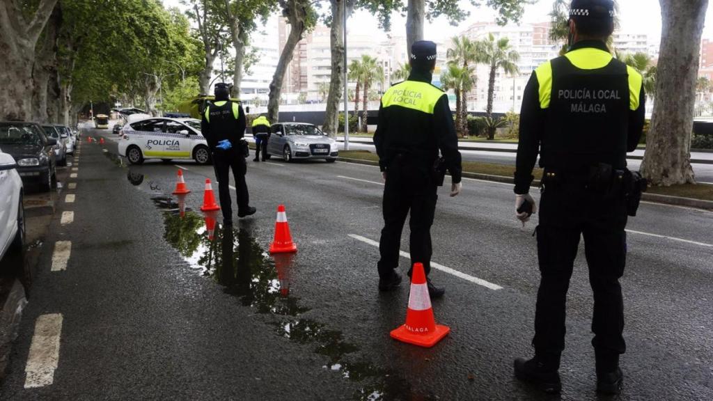 Imagen de archivo de un control de la Policía Local de Málaga.