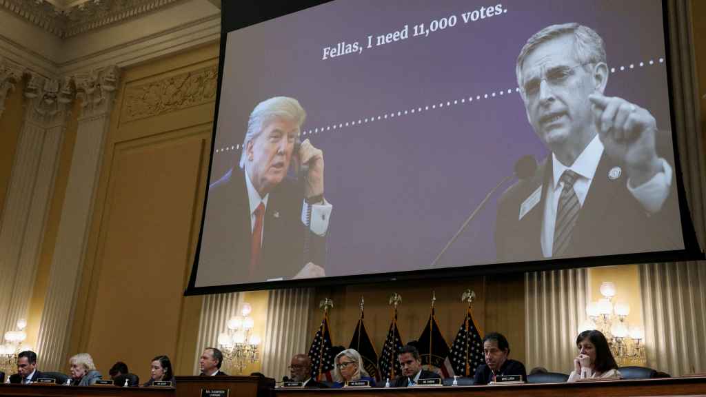 El Comité del 6 de enero escucha un audio entre el presidente Donald Trump y el secretario de Estado de Georgia, Brad Raffensperger.
