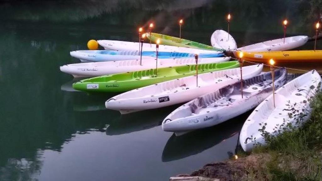 Noche de San Juan en piragua en Cuenca.