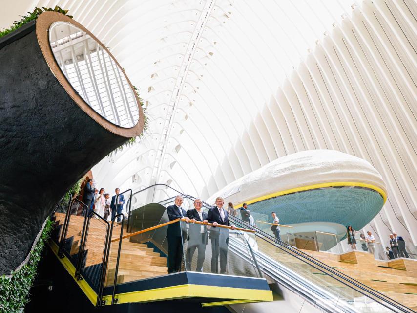 De izquierda a derecha: el presidente de la Fundación ”la Caixa”, Isidro Fainé; el alcalde de Valencia, Joan Ribó, y el presidente de la Generalitat Valenciana, Ximo Puig, han inaugurado CaixaForum València.