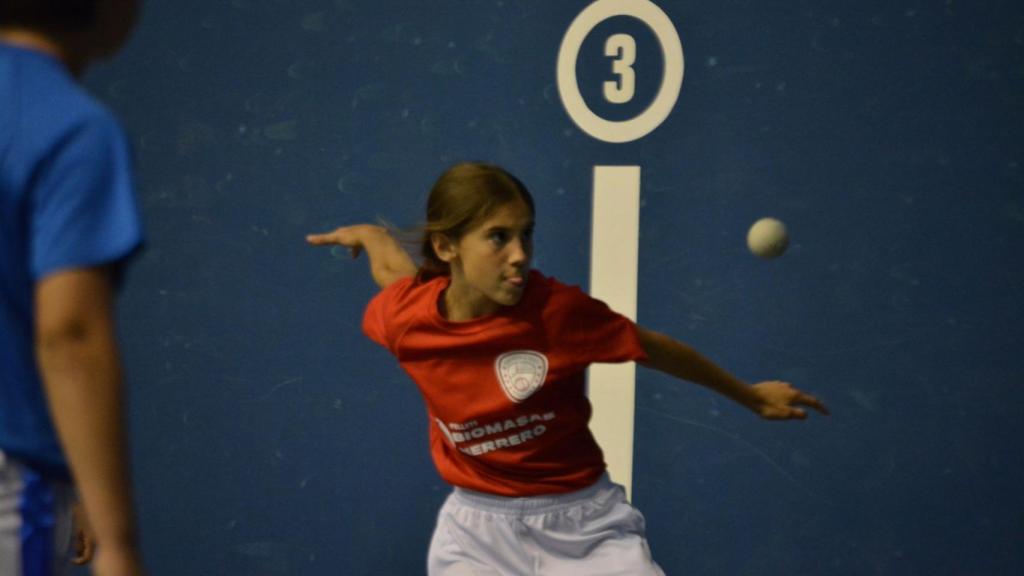 Jugadora de pelota mano