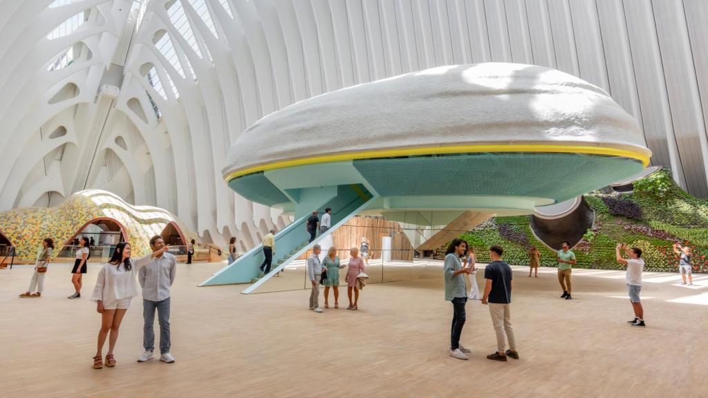 La Nube de CaixaForum València es un espacio de debate sobre el uso de la inteligencia artificial en la educación © Miguel Lorenzo. Fundación ”la Caixa”.