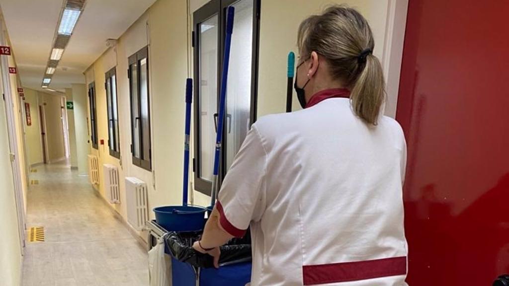 Trabajadora de limpieza. Foto: CCOO.