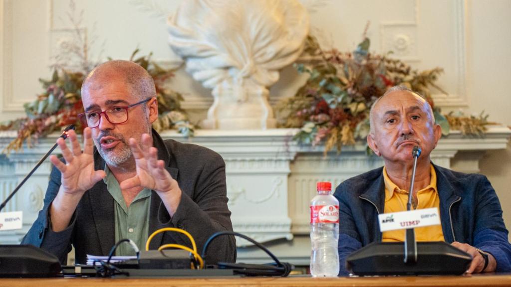 Unai Sordo, secretario general de CCOO, y Pepe Álvarez, secretario general de UGT, durante el curso de Apie.