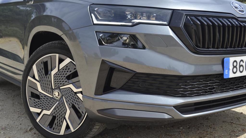 El acabado Sportline destaca por el diseño black, los faros Matrix LED o los parachoques deportivos..