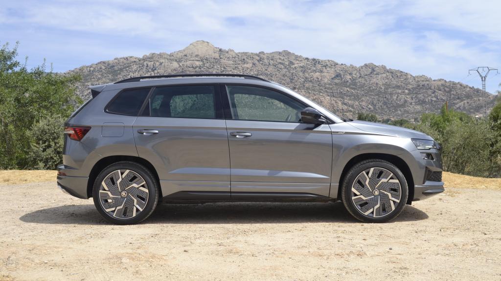 Mantiene las mismas medidas que su antecesor con 4,39 metros de largo.