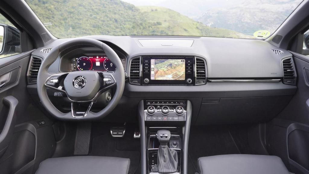 El salpicadero integra una pantalla multimedia de 8 o 9,2 pulgadas, según la opción.