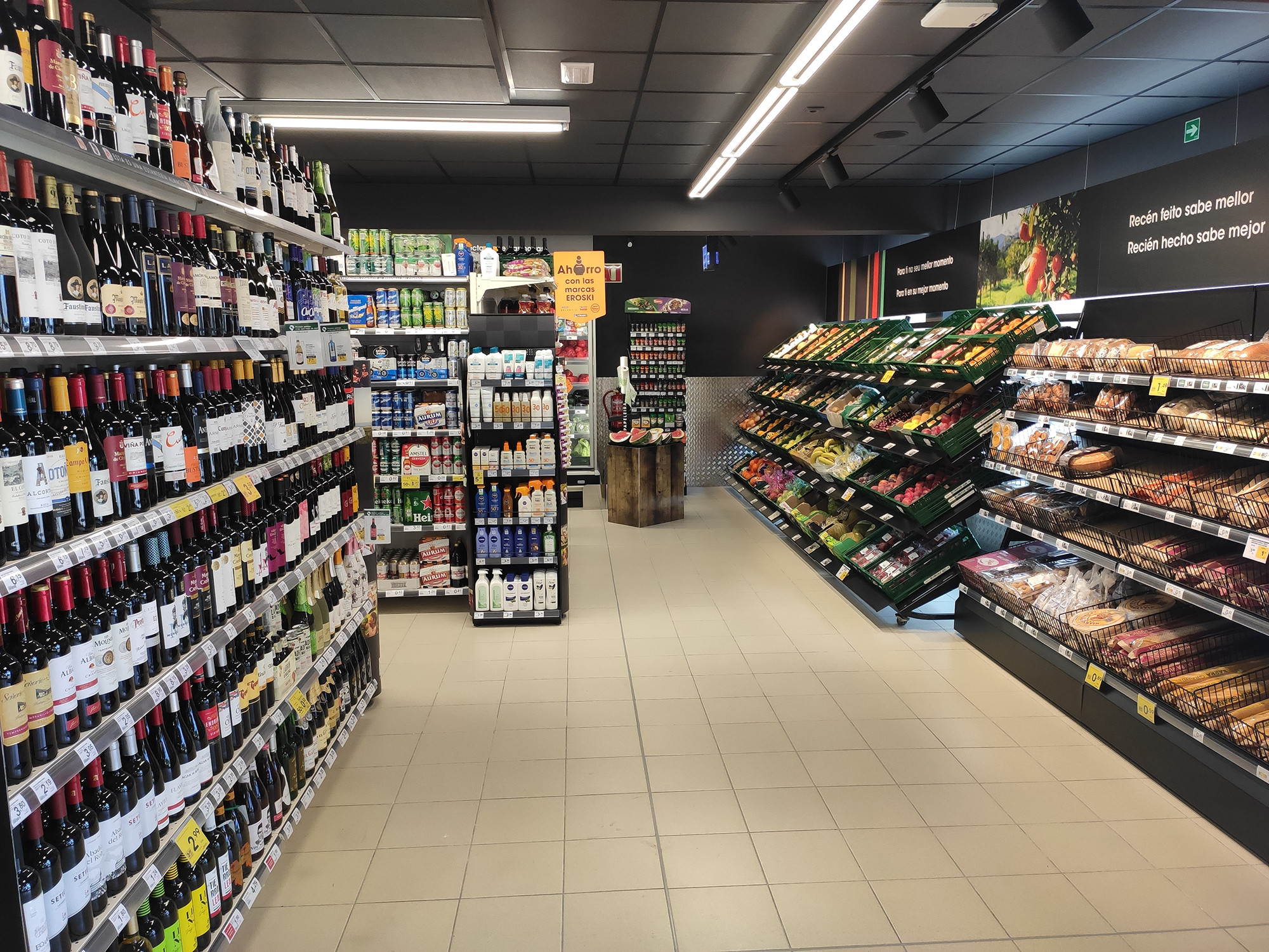 Interior de la tienda Eroski de Panxón