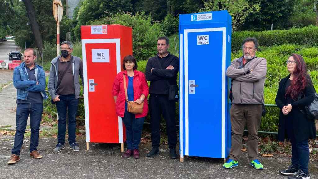 Acto colocación simbólica de aseos na praza da ETEA