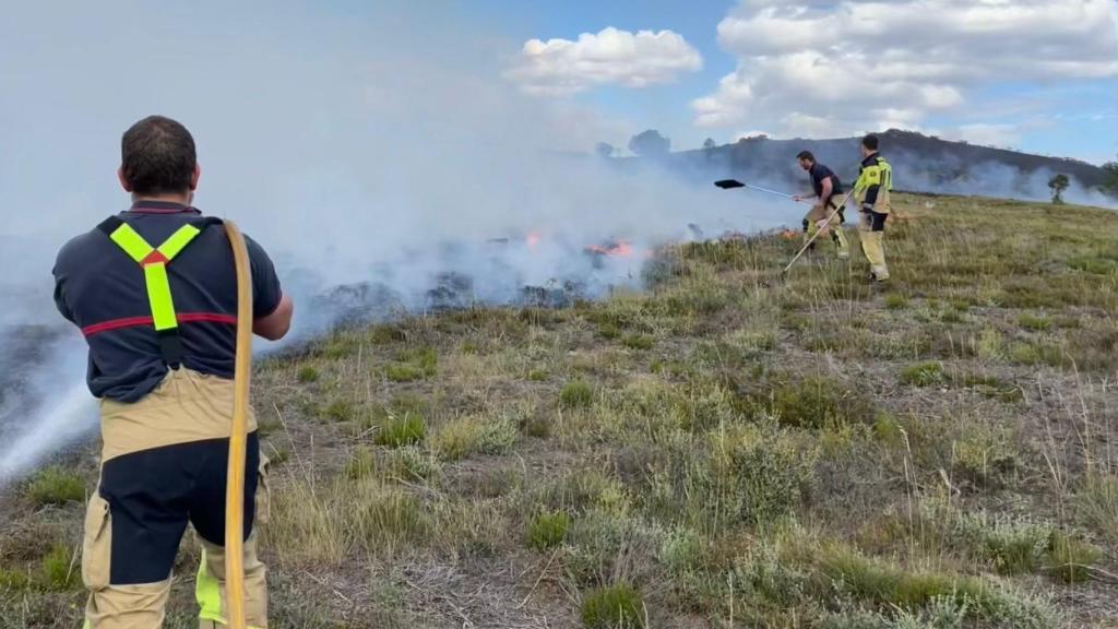 Imagen de los bomberos de Valladolid en la Sierra de la Culebra.