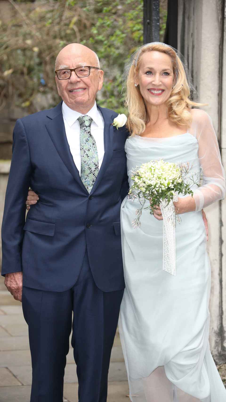 Rupert Murdoch y Jerry Hall el día de su boda.