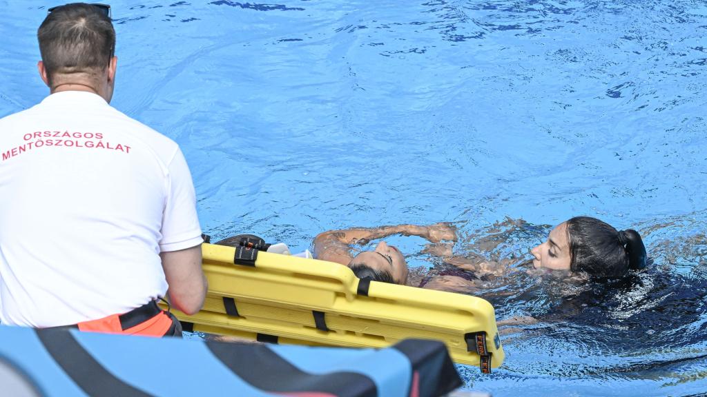 Secuencia del rescate de Anita Álvarez en los Mundiales de Natación 2022