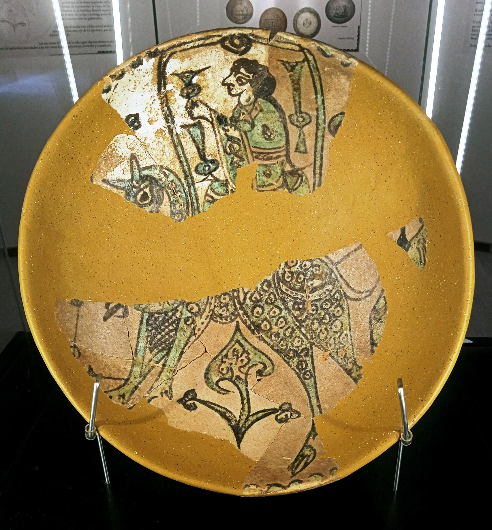 El ataifor restaurado.