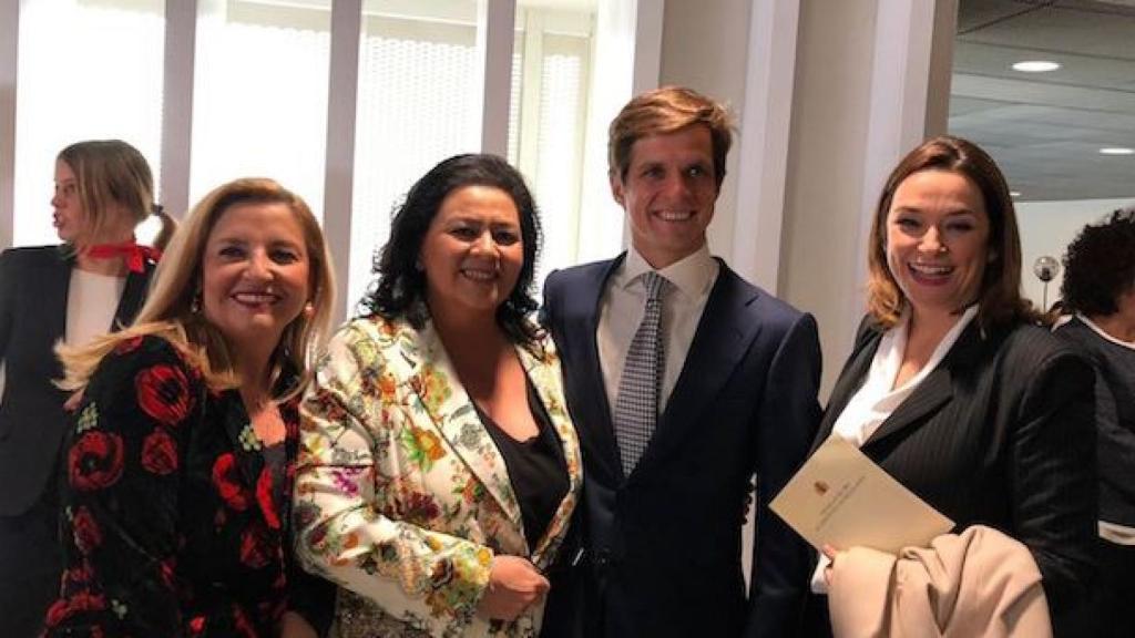 Toñi Moreno, en un evento con María e Inmaculada y El Juli.