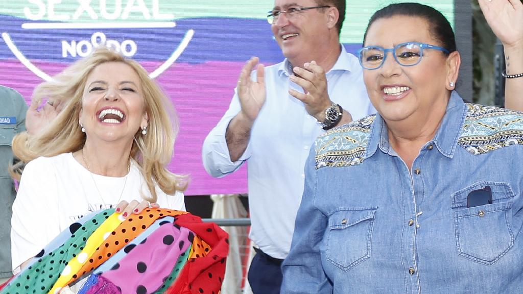 María e Inmaculada oficializan su relación en el Orgullo de Sevilla.