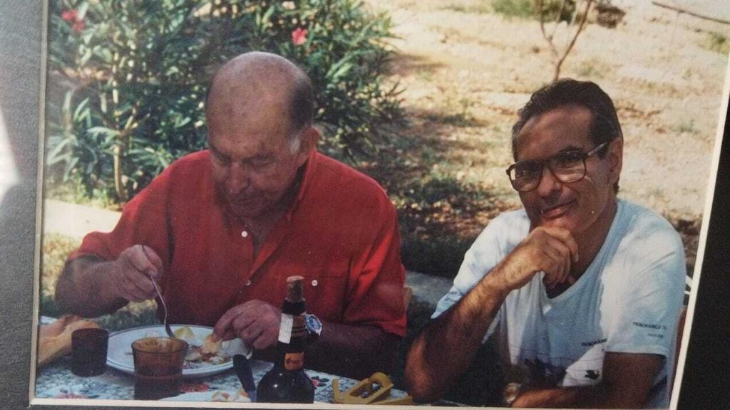 El Conde y nuestro protagonista en el campo.