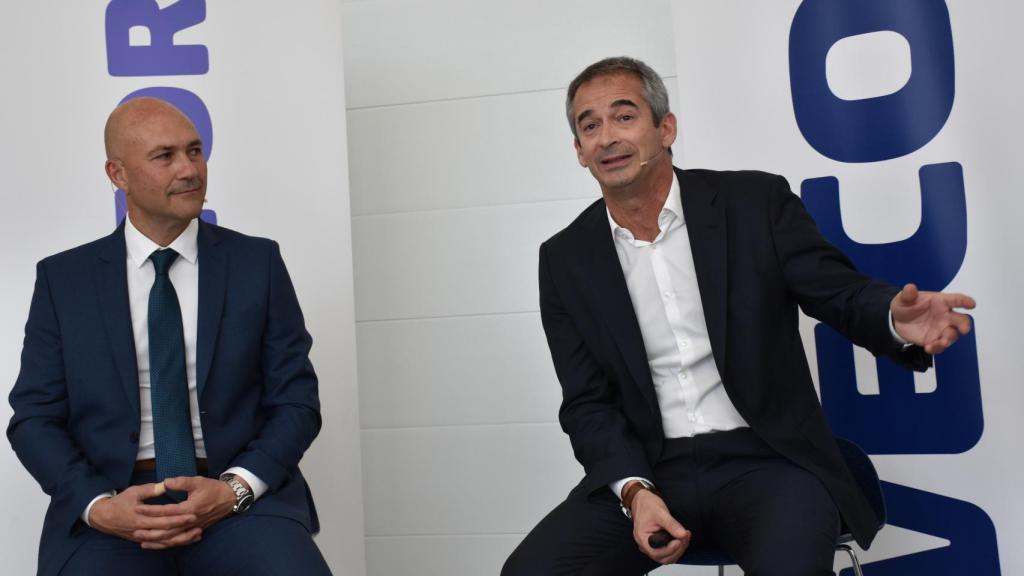 Ruggero Mughini, director general de Iveco España-Portugal (i), junto a Jesús González, gerente de HYN Motor