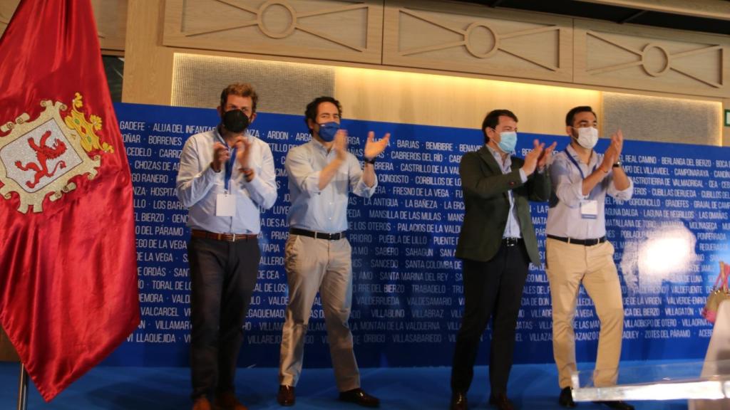 Javier Santiago Vélez, Teodoro García Egea, Alfonso Fernández Mañueco David Fernández, durante el Congreso del PP de León (2021).