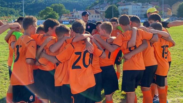 Juveniles del Shakhtar Donetsk exiliados por la guerra de Ucrania