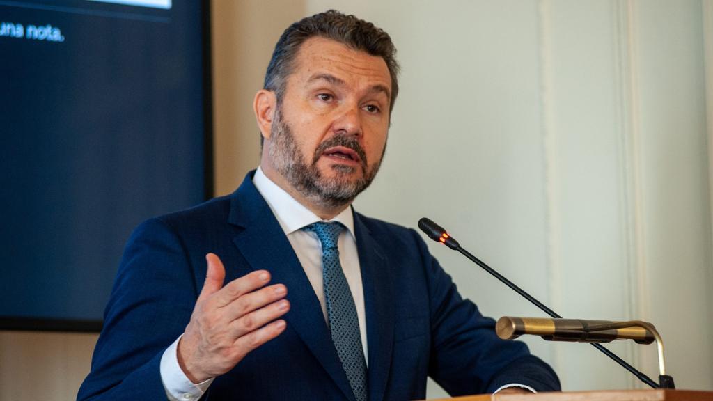 Rodrigo Buenaventura, presidente de la CNMV, durante su intervención en el curso de la Apie.