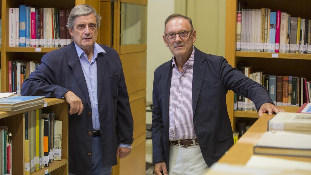 Víctor Pérez Escolano y Román Fernández-Baca, en el Colegio de Arquitectos de Málaga.