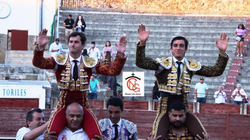 Luque y Téllez a hombros en el mano a mano de Segovia
