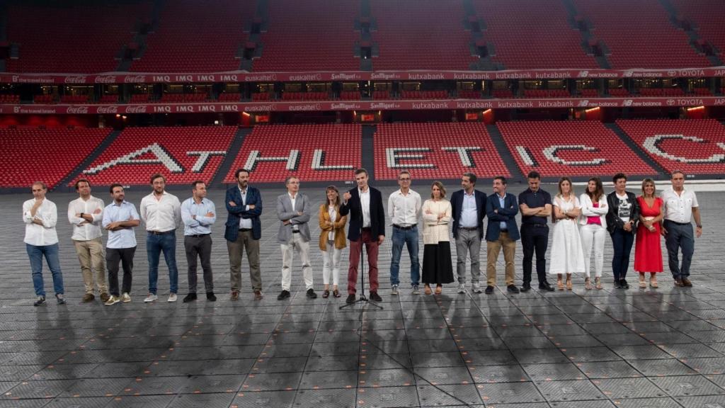 Jon Uriarte, nuevo presidente del Athletic Club, junto a su equipo de campaña