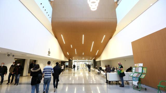 El hall de entrada del Hospital Universitario de Toledo, donde ha sido trasladado el menor.