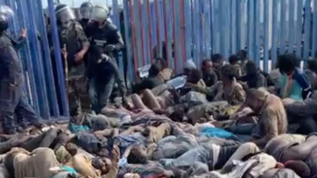 Imágenes de los inmigrantes tras el asalto del 24 de junio de 2022 en la frontera con Melilla.