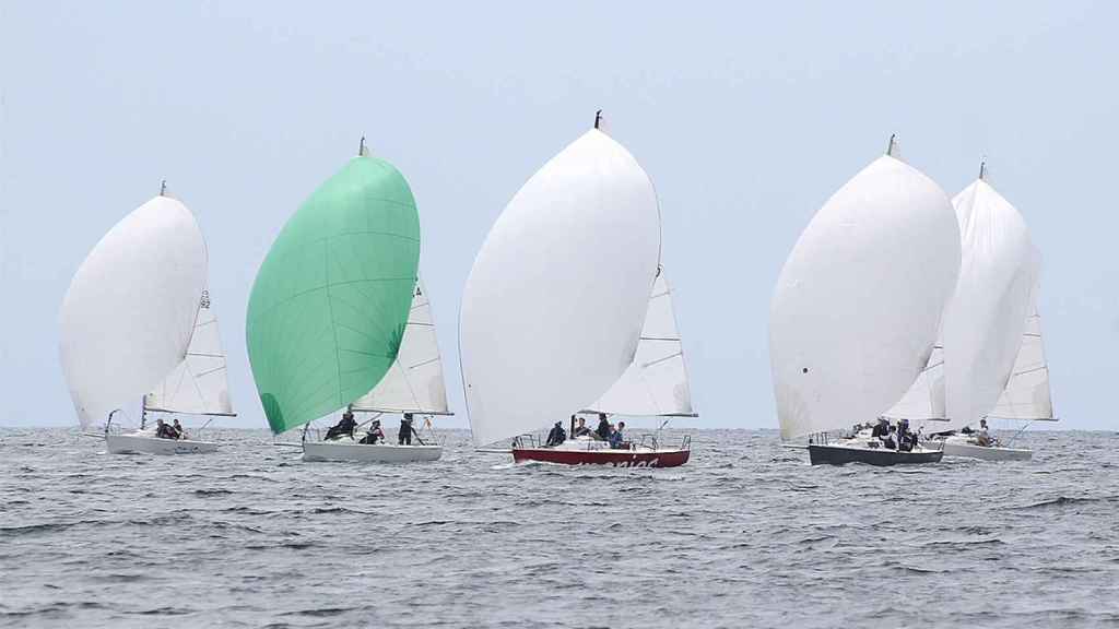 Alboroto, de Juan Carlos Ameneiro, candidato al título gallego de J80 en Combarro (Pontevedra)