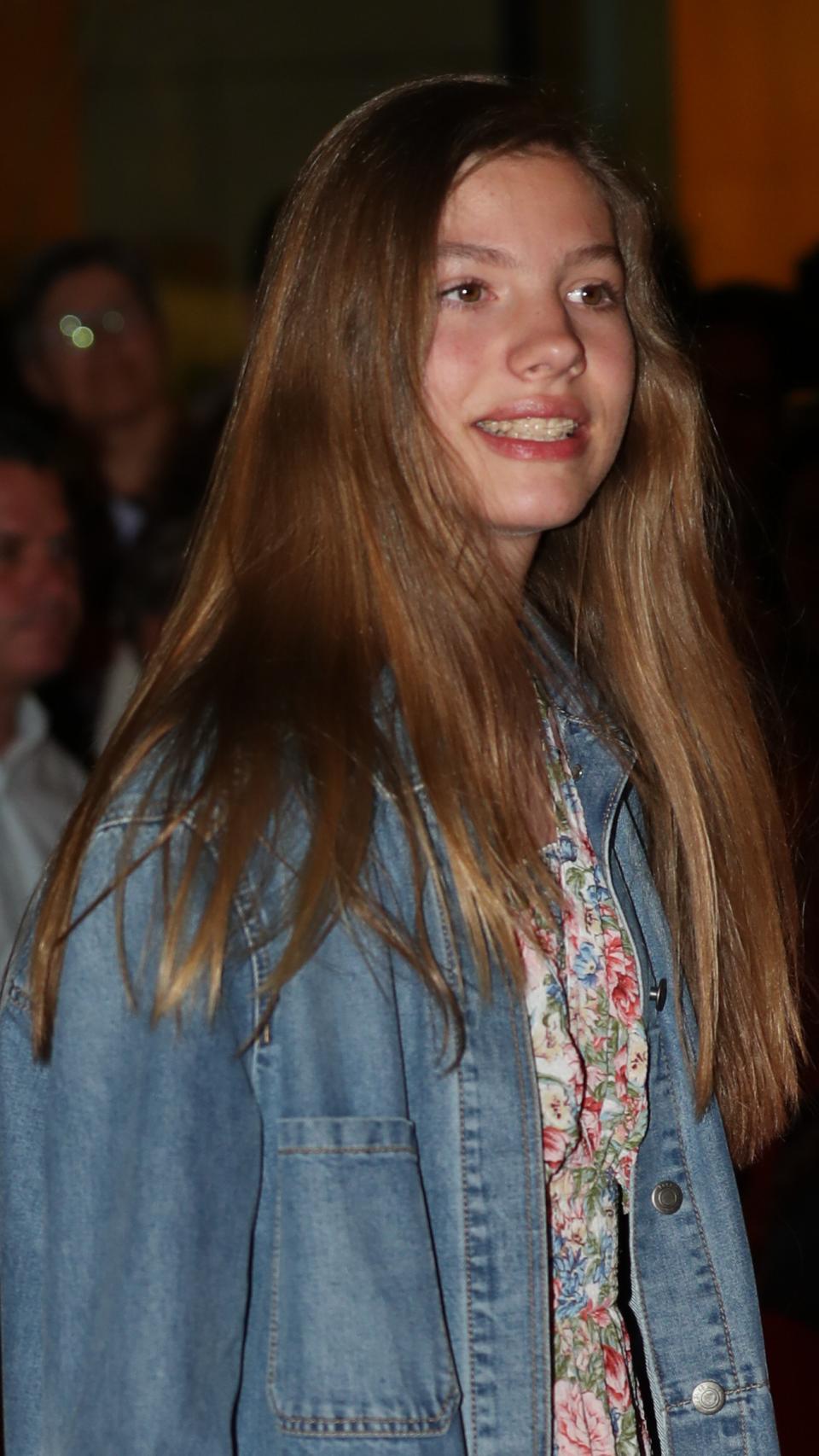 Sofía de Borbón luciendo sus 'brackets' de zafiro.