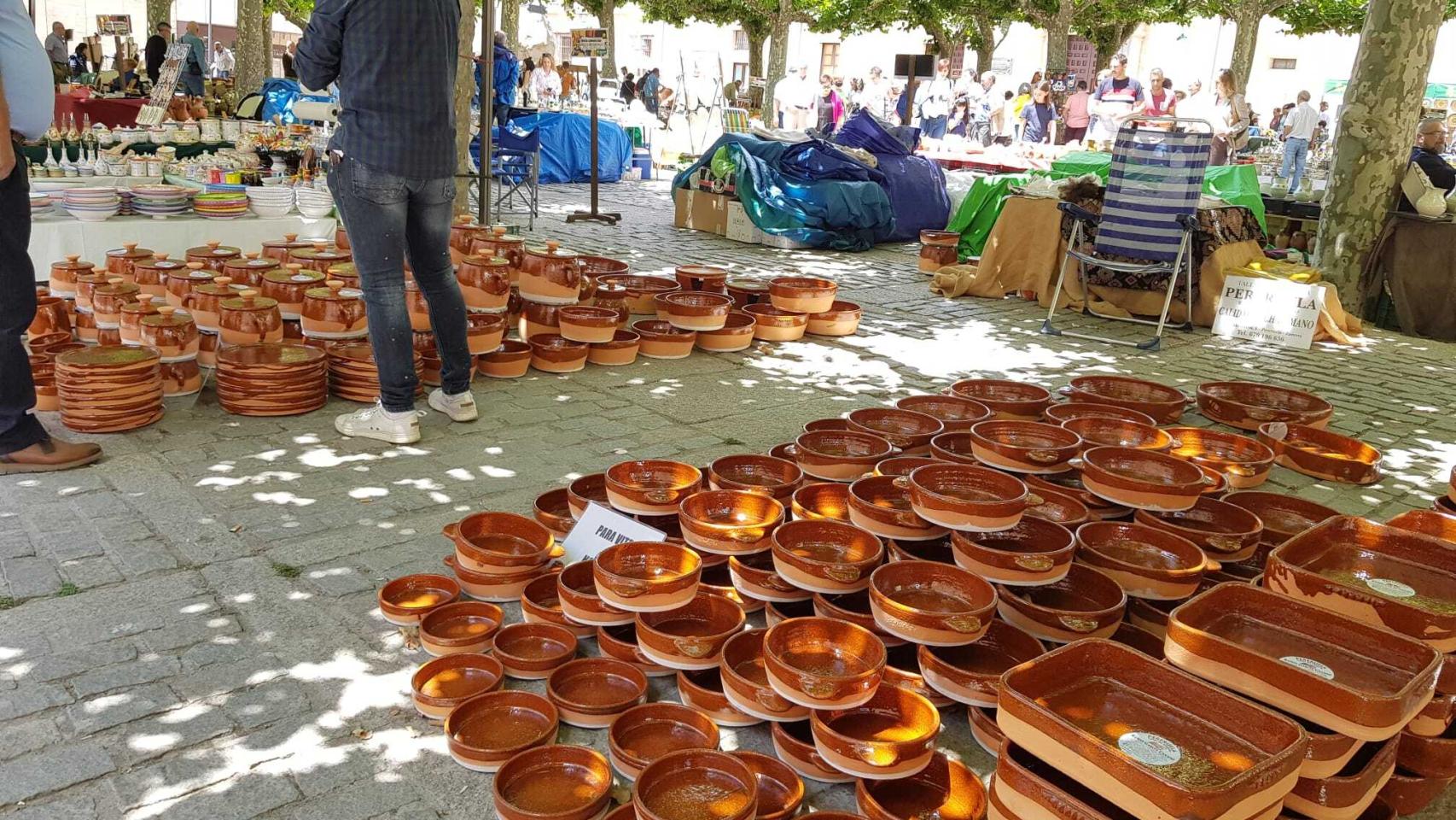 La primera jornada de la Feria de Alfarería de Zamora, este sábado.
