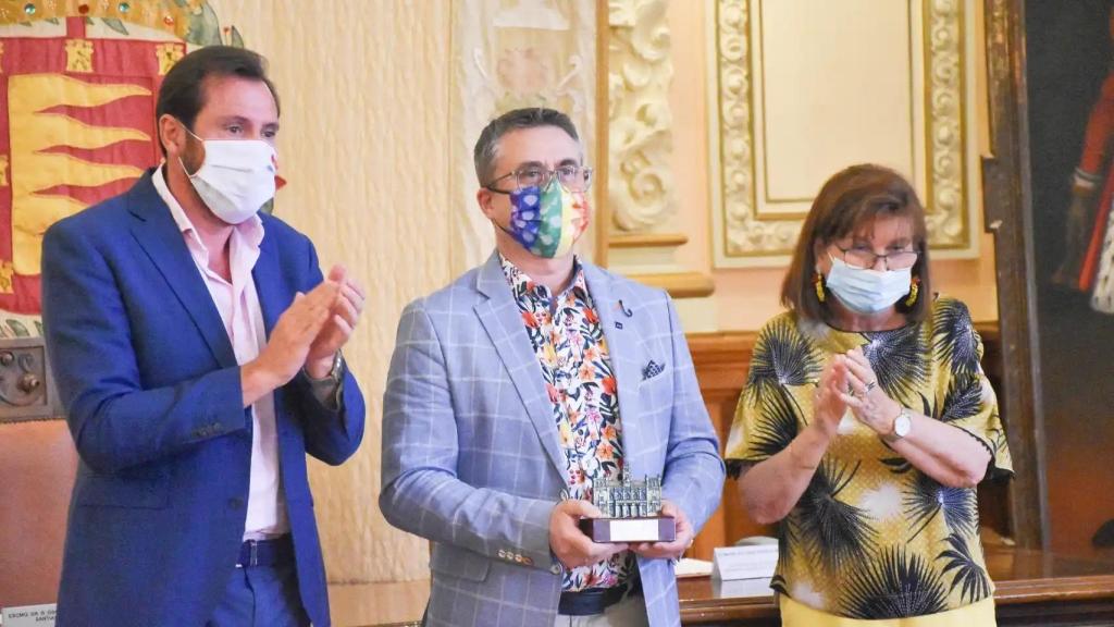 Alfredo Corell junto a Óscar Puente y María Victoria Soto