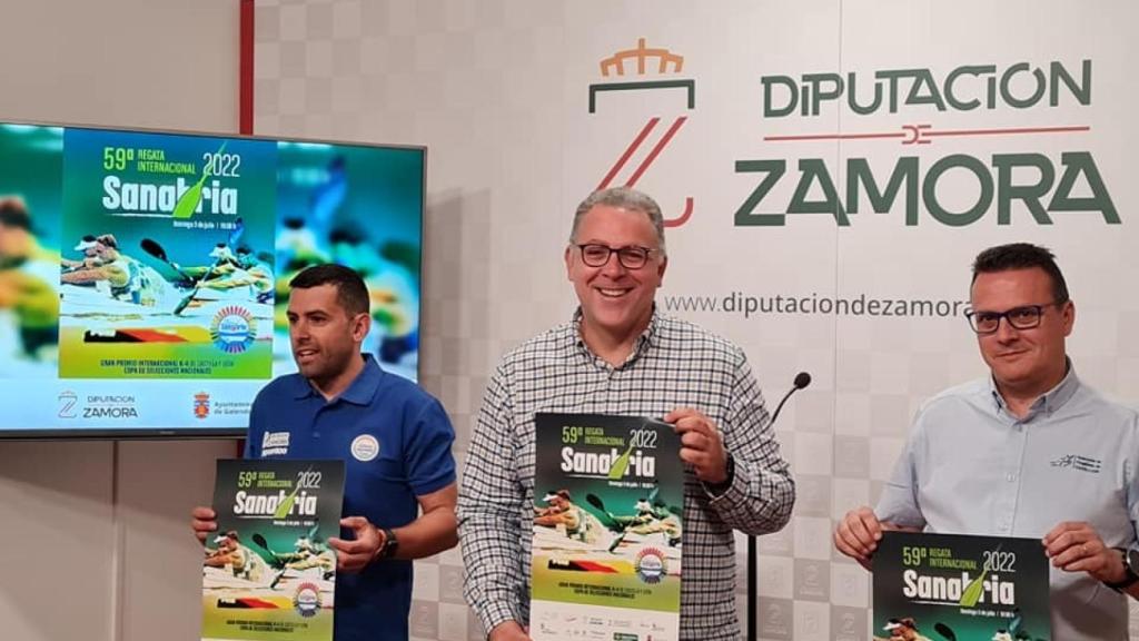 El diputado de Educación, Deportes y Turismo, Jesús María Prada, y el delegado provincial de piragüismo, Rubén García Pedruelo