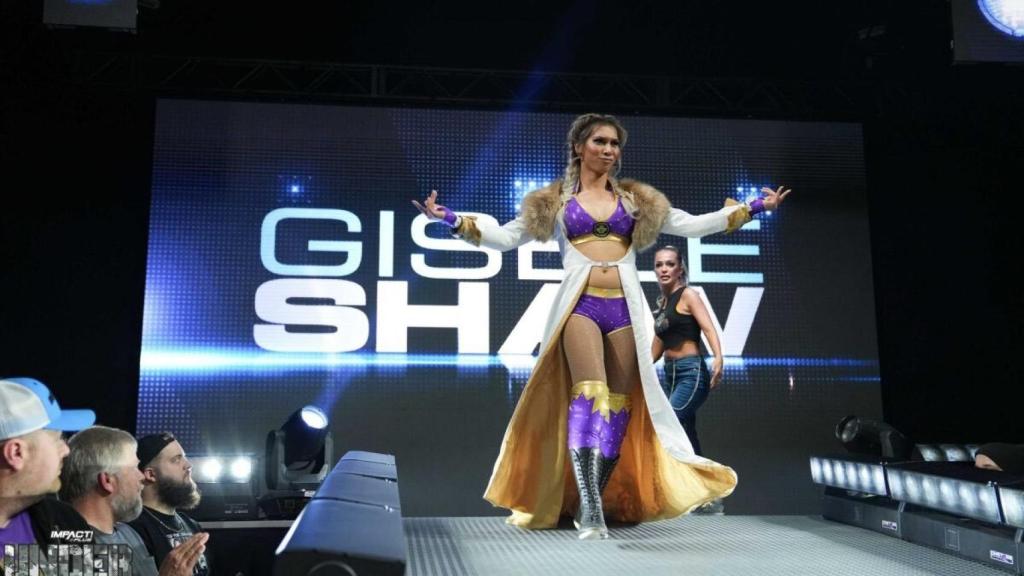 La luchadora Gisele Shaw en una presentación