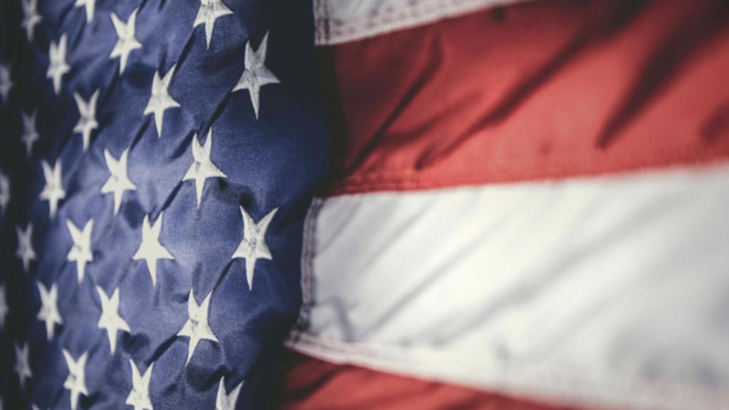 Los latinos necesitan el doble de inversores para captar fondos. Foto de Tim Mossholder en unsplash