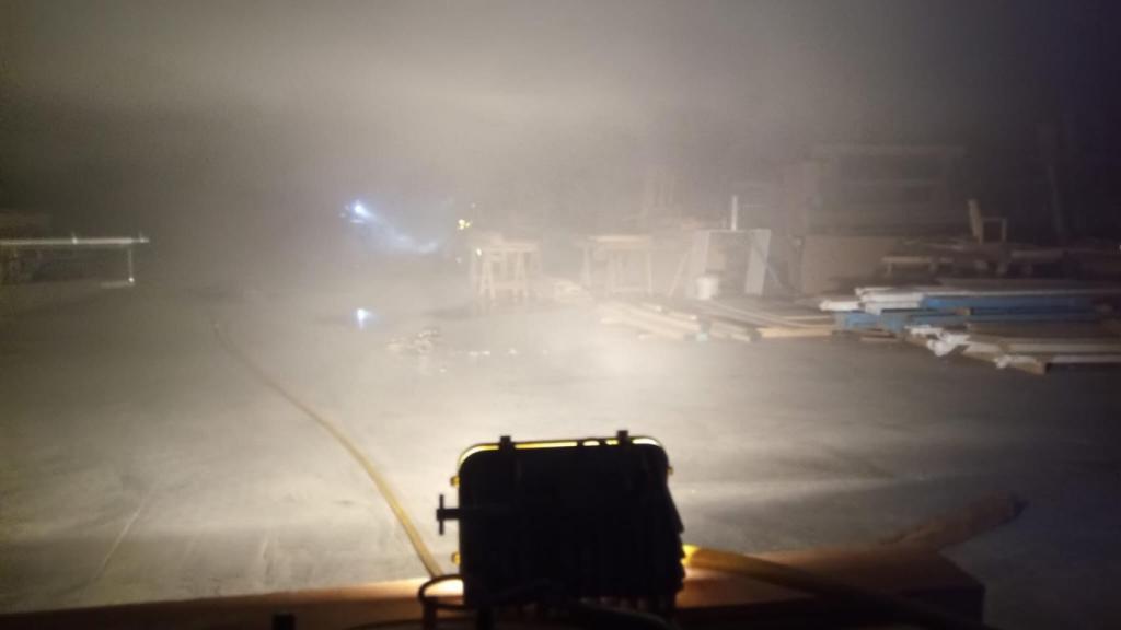 Fuego en una fábrica de maderas de Íscar