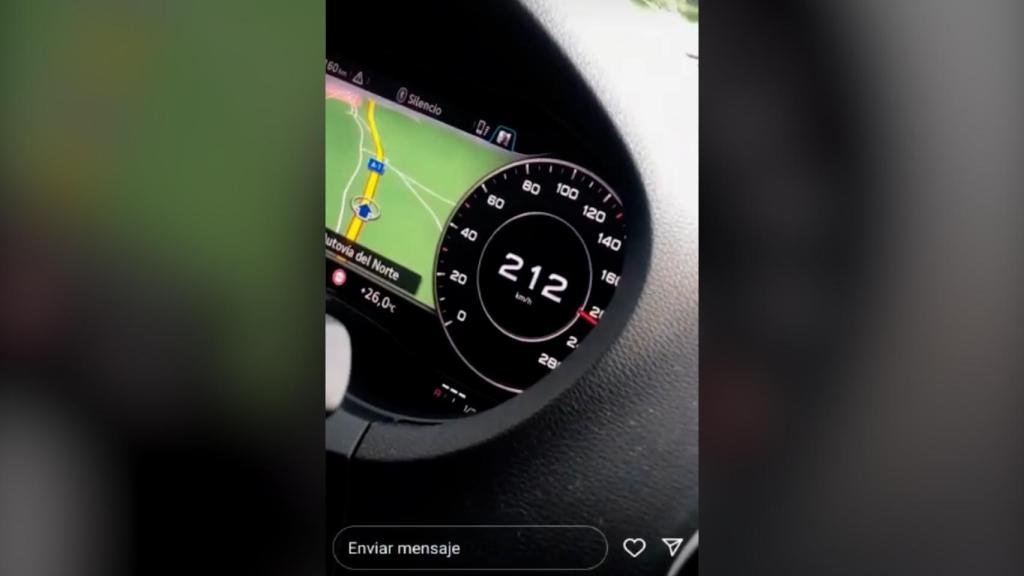 Imagen del cuentakilómetros que marca los 212 km/h