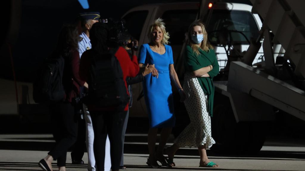 La primera dama está encantada con haber podido viajar con sus nietas.