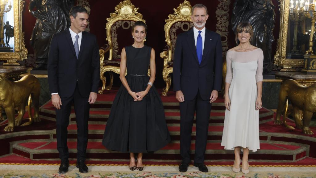 Pedro Sánchez, Letizia, Felipe VI y Begoña Gómez.