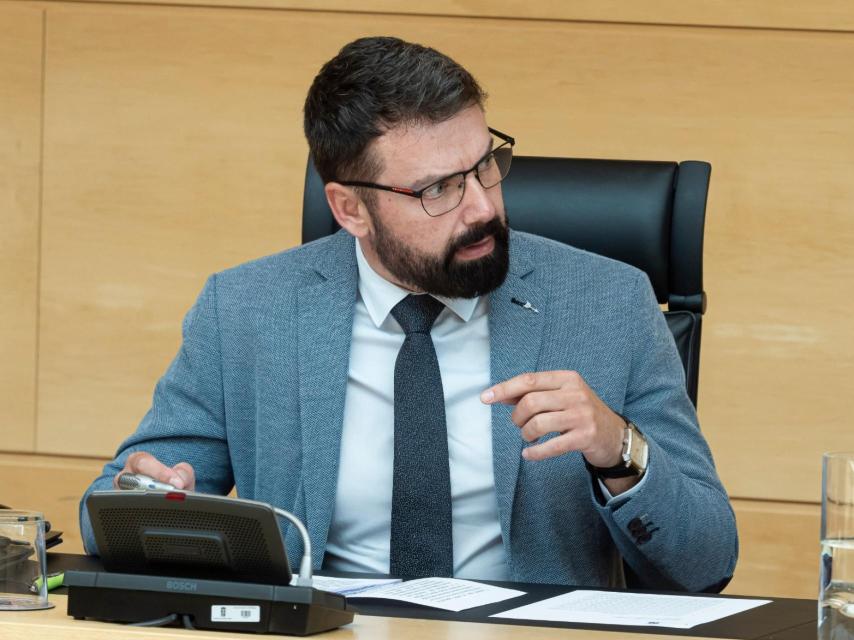 El procurador de UPL José Ramón García durante una intervención en las Cortes.