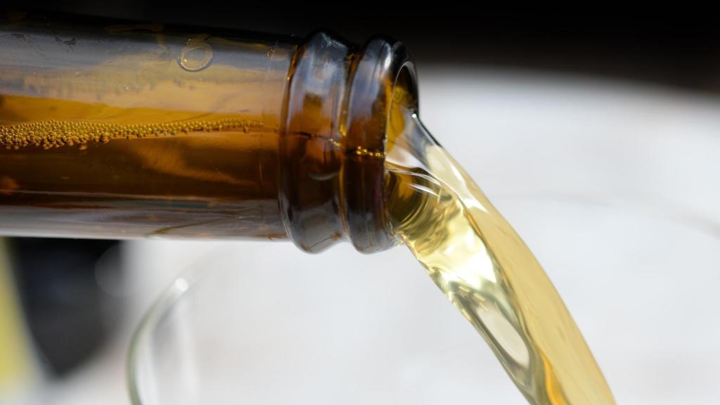 Alcohol, tabaco y dieta se relacionan con daños a la microbiota, y de ahí a enfermedades.