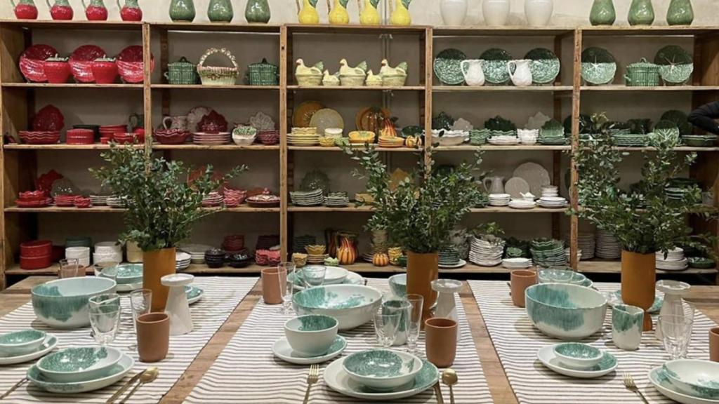 Interior de la tienda de La Oficial en la calle Santa Ana, 6.