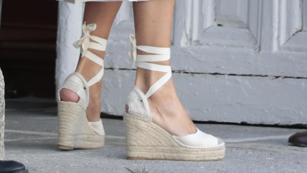 Letizia ha vuelto a lucir alpargatas, su calzado favorito en la temporada estival.