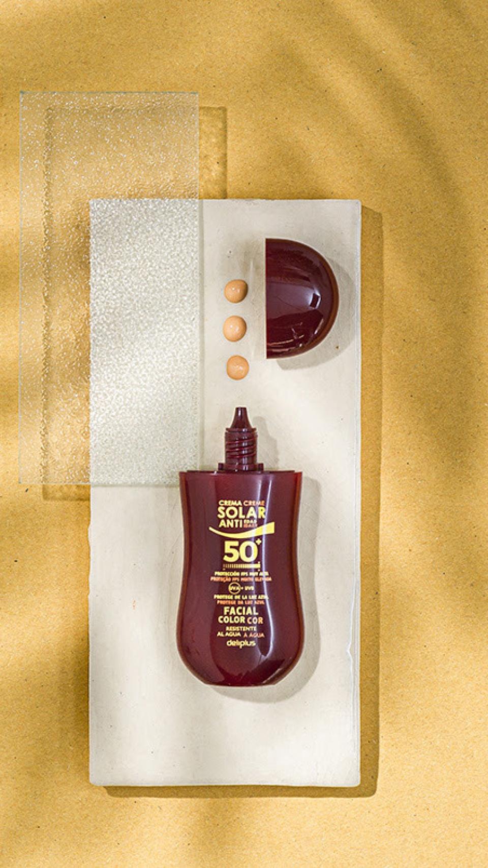 La Crema Antiedad con Color FPS 50+ unifica y corrige pequeñas imperfecciones.