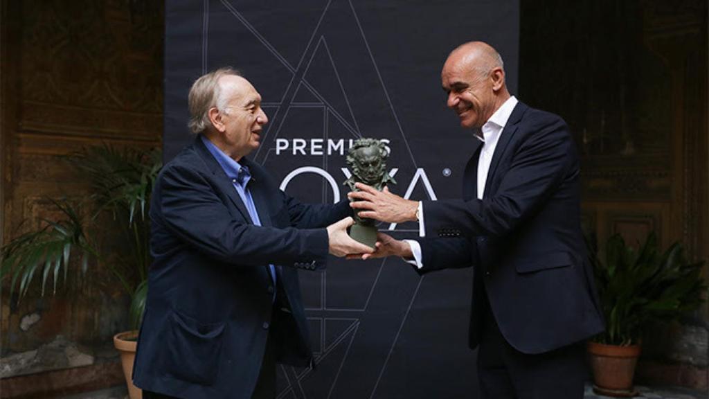 El presidente de la Academia de Cine, Fernando Méndez-Leite, junto al alcalde de la capital andaluza, Antonio Muñoz. Foto: Cortesía del Ayuntamiento de Sevilla